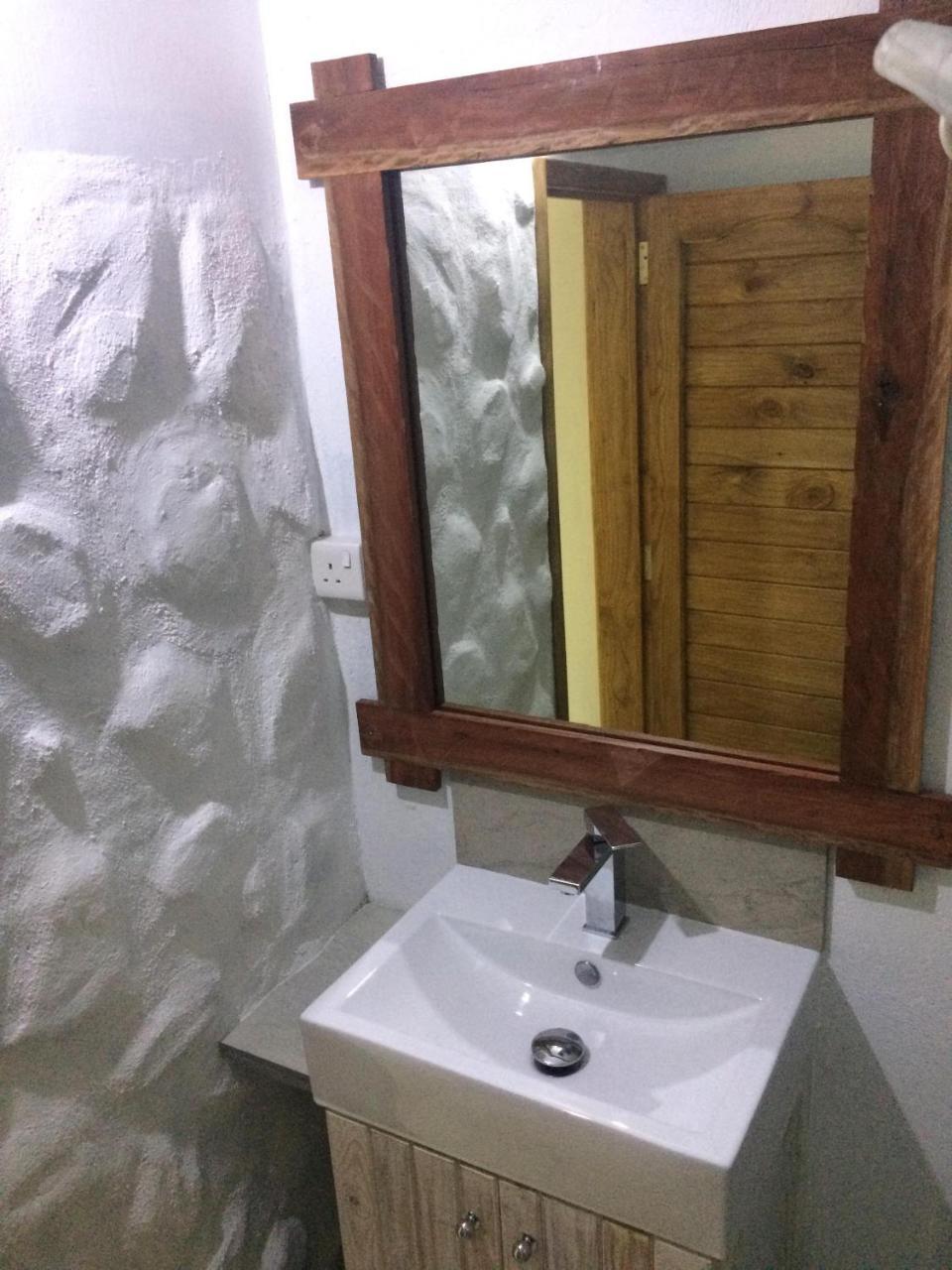 Holiday Surf Lodge 塔马兰 外观 照片
